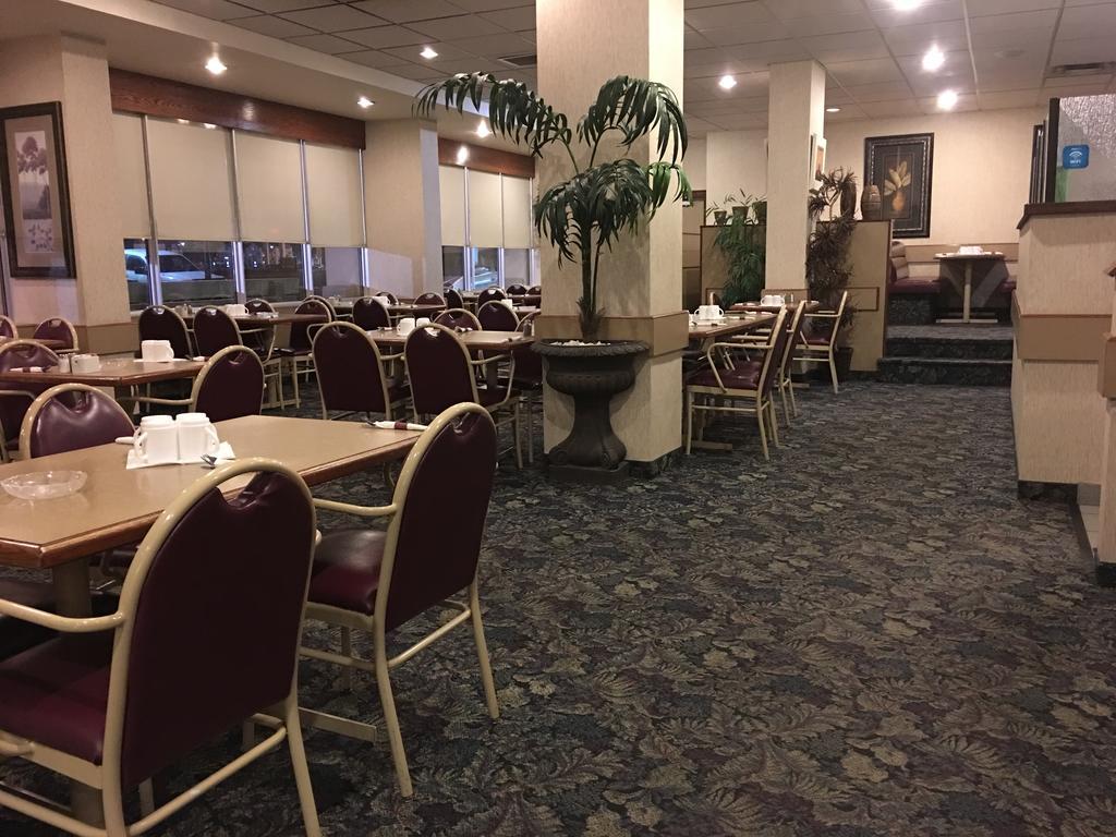 St. Albert Inn & Suites Saint Albert Dış mekan fotoğraf